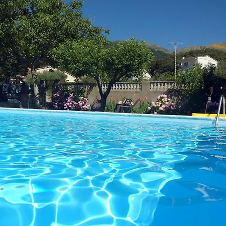 Villa-piedralaves-amatalasvinas-piscina-4 Viviendas * פיידרלבס