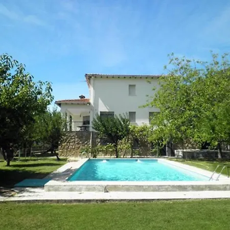 Villa-piedralaves-amatalasvinas-piscina-4 Viviendas Piedralaves
