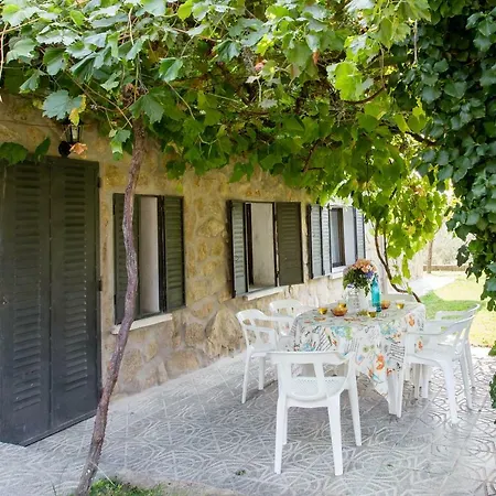 Villa-piedralaves-amatalasvinas-piscina-4 Viviendas * Piedralaves