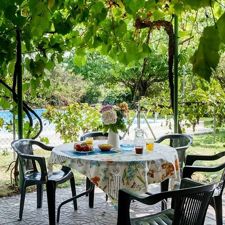 Villa-piedralaves-amatalasvinas-piscina-4 Viviendas * פיידרלבס