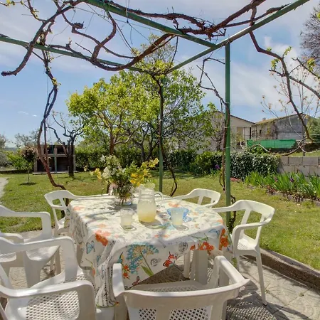 Villa-piedralaves-amatalasvinas-piscina-4 Viviendas *