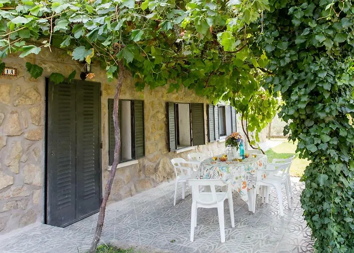 Villa-piedralaves-amatalasvinas-piscina-4 Viviendas * Пьедралавес