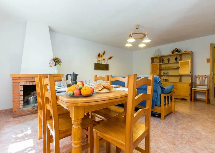 Дом отдыха Villa-piedralaves-amatalasvinas-piscina-4 Viviendas *