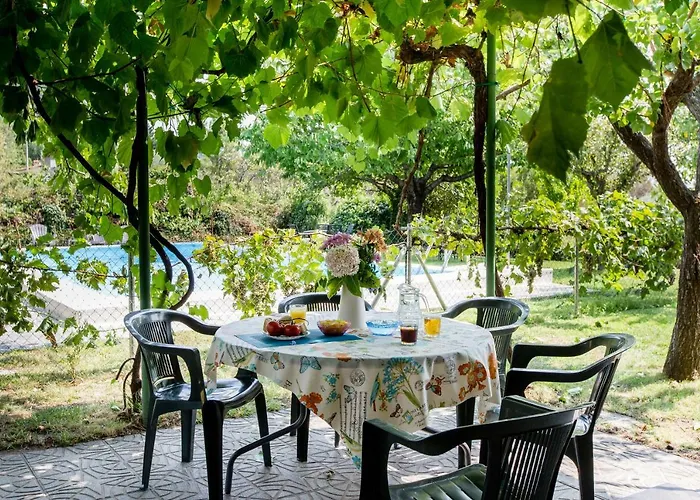 Villa-piedralaves-amatalasvinas-piscina-4 Viviendas * Пьедралавес