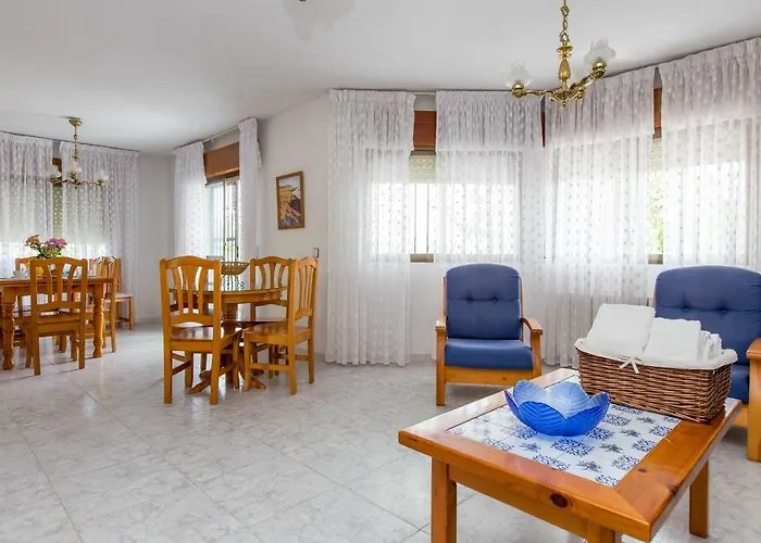 Дом отдыха Villa-piedralaves-amatalasvinas-piscina-4 Viviendas