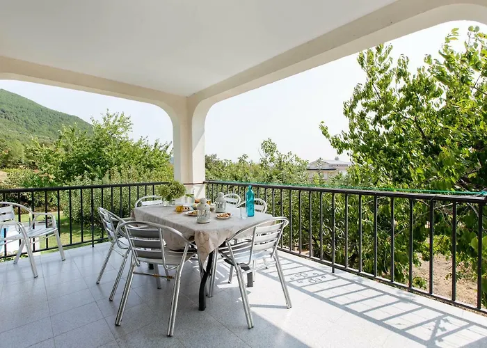 Дом отдыха Villa-piedralaves-amatalasvinas-piscina-4 Viviendas