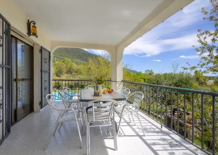 Villa-piedralaves-amatalasvinas-piscina-4 Viviendas 펜션 피에드랄라베스